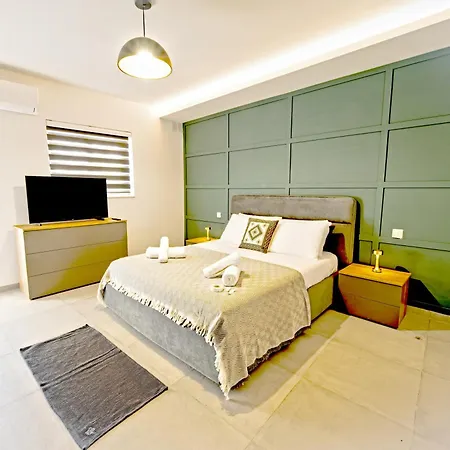 Apartment Rb3 - Centrally Located Luxurious *