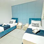 Rb3 - Centrally Located Luxurious דירה *