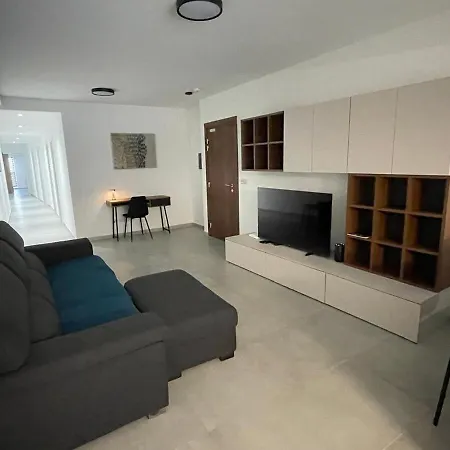 Apartment Rb3 - Centrally Located Luxurious Sliema
