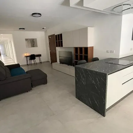 Rb3 - Centrally Located Luxurious Sliema