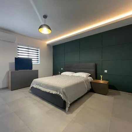 Apartment Rb3 - Centrally Located Luxurious *