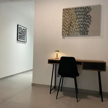 Rb3 - Centrally Located Luxurious *