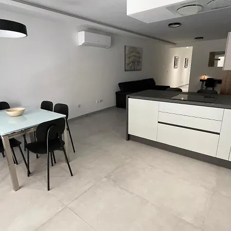 Rb3 - Centrally Located Luxurious * Sliema