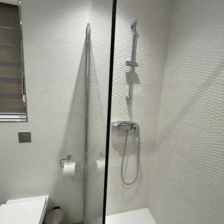Apartment Rb3 - Centrally Located Luxurious *