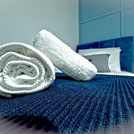 Apartment Rb3 - Centrally Located Luxurious *