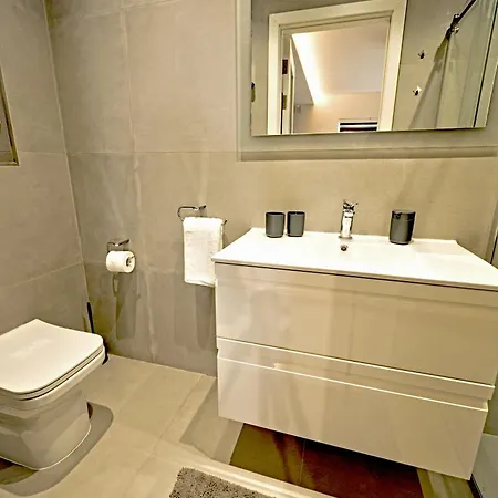 Rb3 - Centrally Located Luxurious
