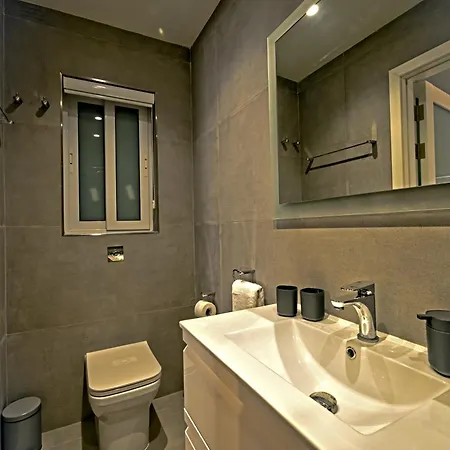 Rb3 - Centrally Located Luxurious Apartment