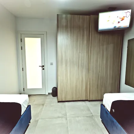 Rb3 - Centrally Located Luxurious