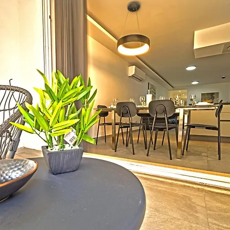 Rb3 - Centrally Located Luxurious Apartment *