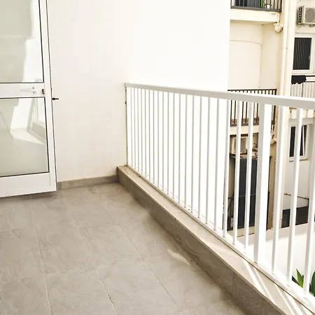Rb3 - Centrally Located Luxurious Apartment