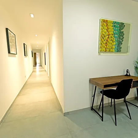 Apartment Rb3 - Centrally Located Luxurious *