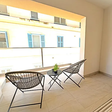 Rb3 - Centrally Located Luxurious *
