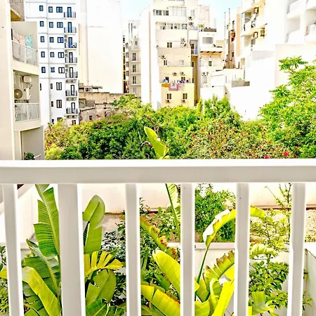 Rb3 - Centrally Located Luxurious *