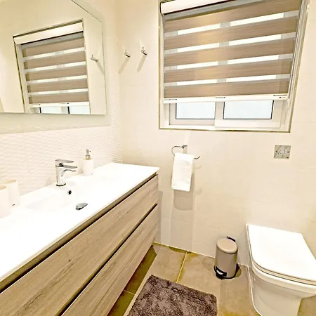 Rb3 - Centrally Located Luxurious Lägenhet