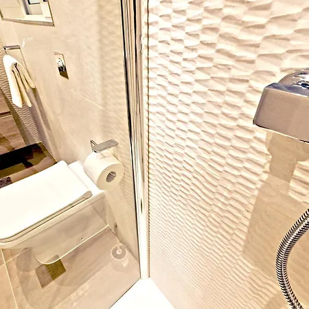 Διαμέρισμα Rb3 - Centrally Located Luxurious