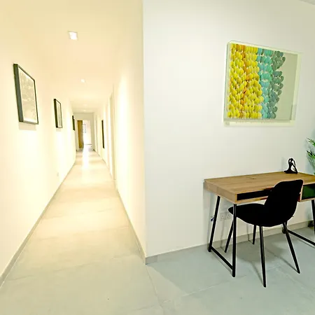 Rb3 - Centrally Located Luxurious Lägenhet