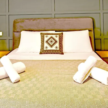 Apartment Rb3 - Centrally Located Luxurious *