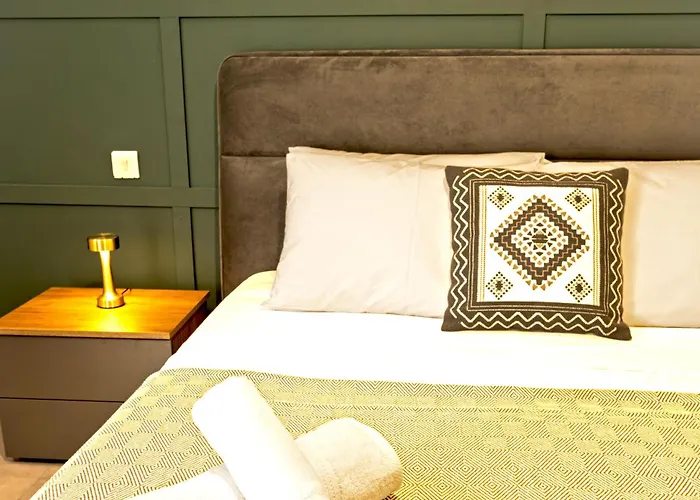 Rb3 - Centrally Located Luxurious