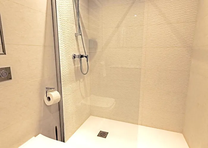 Rb3 - Centrally Located Luxurious Apartman *