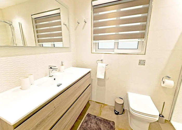 Rb3 - Centrally Located Luxurious Apartman