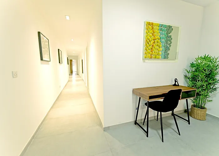 Rb3 - Centrally Located Luxurious Apartament