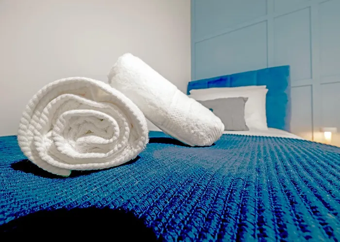 Rb3 - Centrally Located Luxurious *