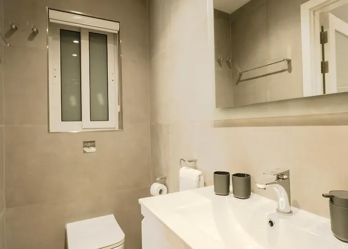 Rb3 - Centrally Located Luxurious *