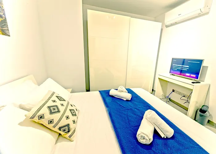 Rb3 - Centrally Located Luxurious Apartament *