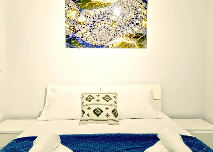 Rb3 - Centrally Located Luxurious * Слима