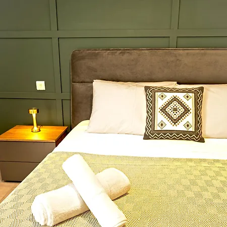 Rb3 - Centrally Located Luxurious