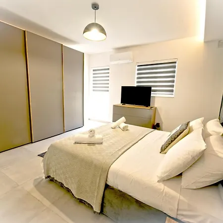 Rb3 - Centrally Located Luxurious